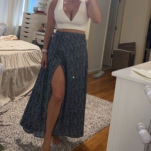 Lulus skirt, worn once/like brand new. Size: M